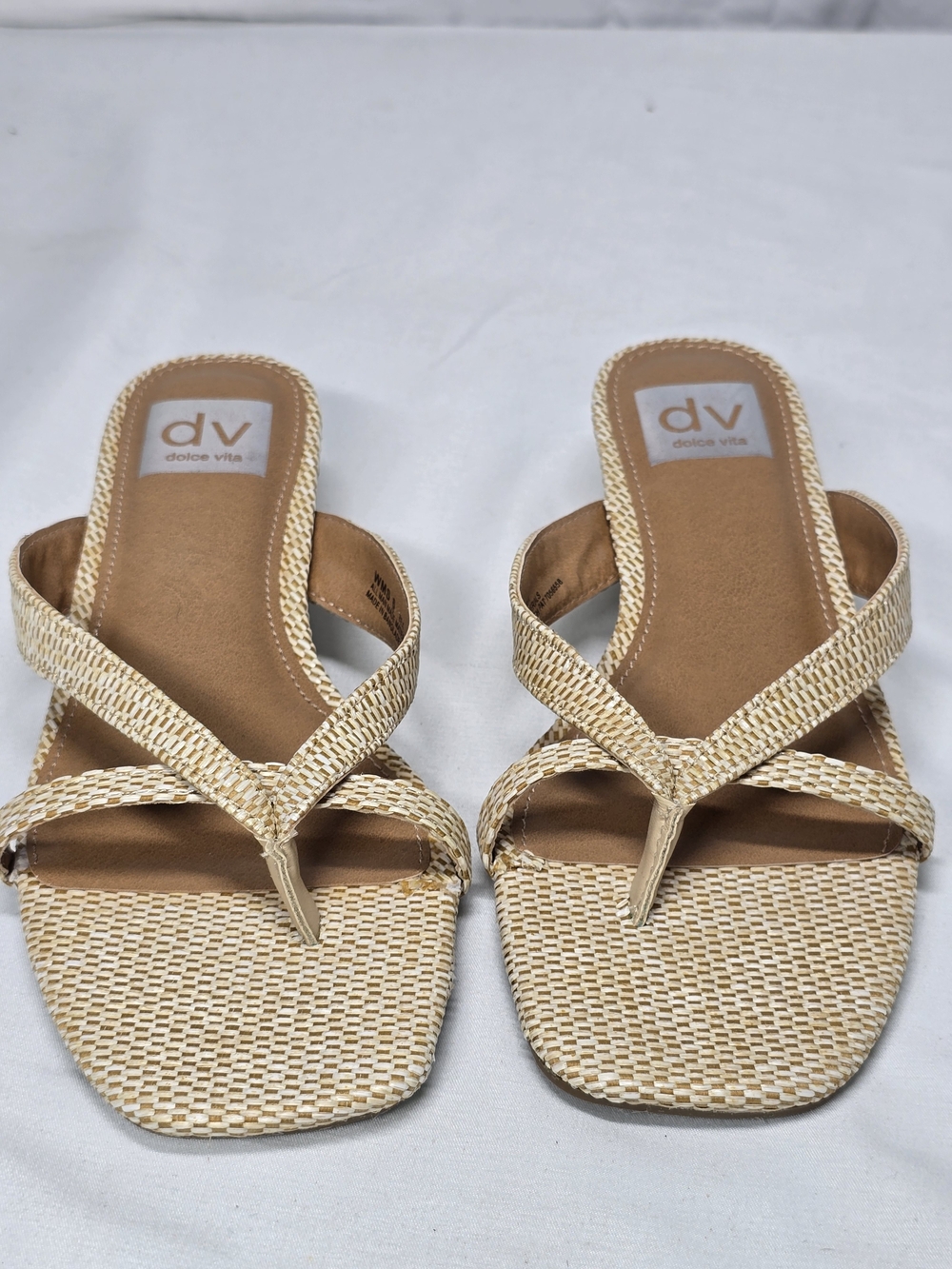 DV Dolce Vita Bex Woven Straw Thong Low Heel Sandals Size 6